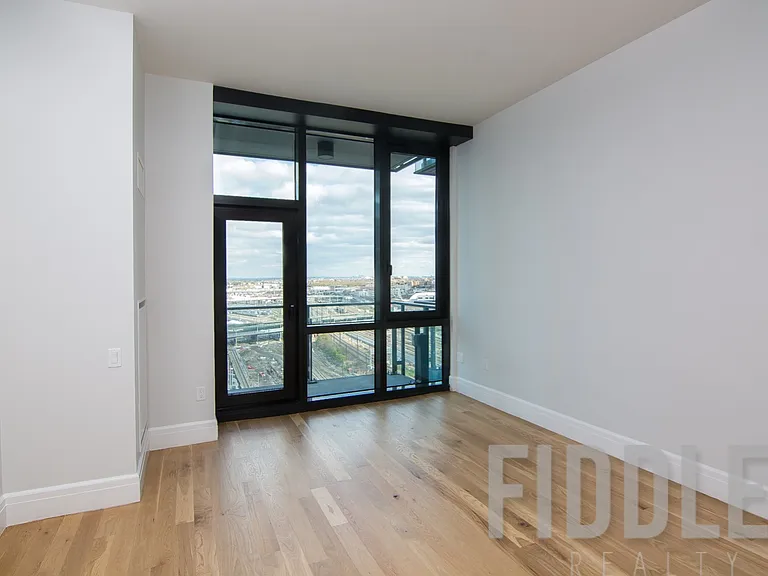 4441 Purves St #1703 — Photo 4
