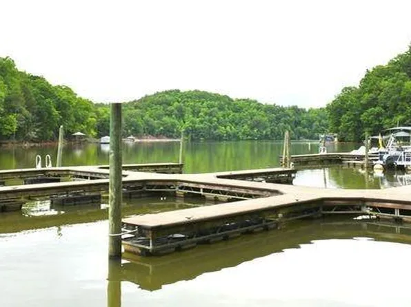 40 Larkhaven Dr, Nebo, NC 28761