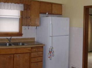 625 10th St, Peru, IL 61354