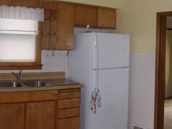 625 10th St, Peru, IL 61354