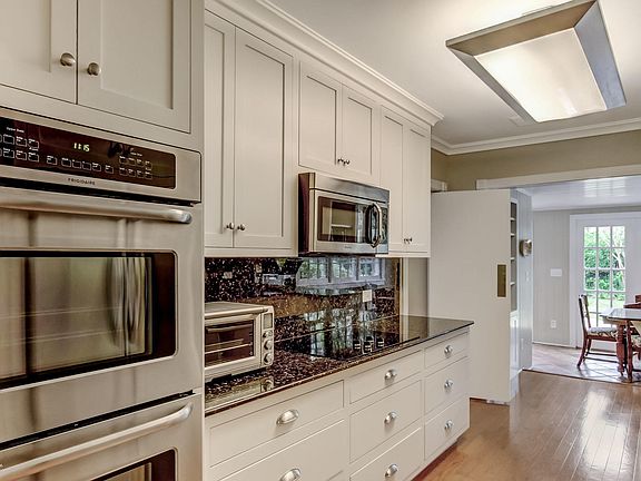 4th image of 4619 Algonquin Ave