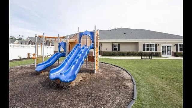 642 Doral Ct — Photo 18