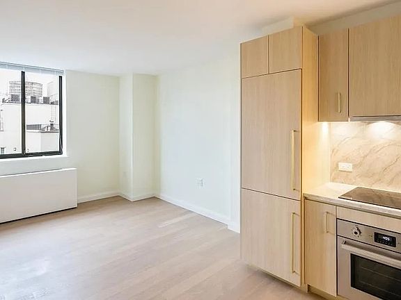 3rd image of 250 W 19th St APT 8A