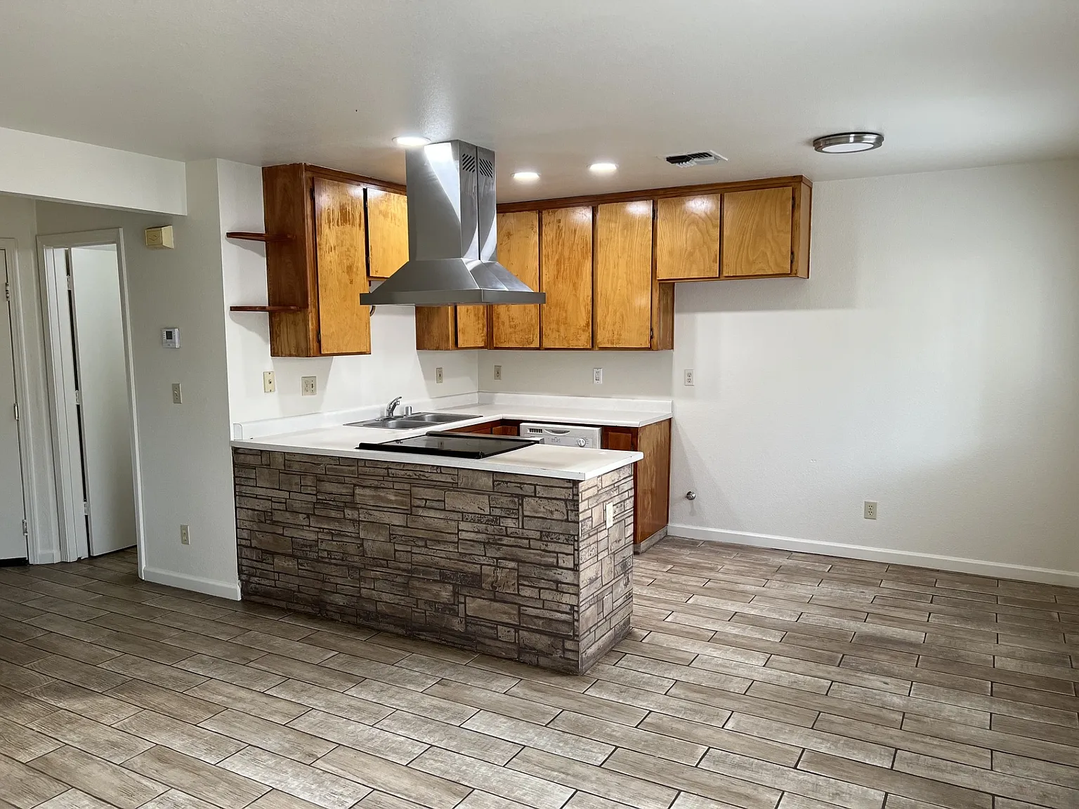 3431 Rochester Ct photo 1