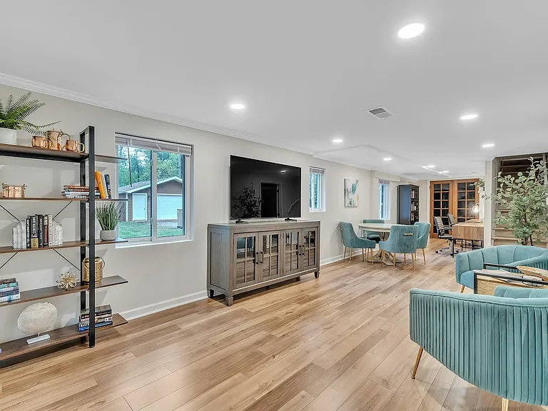 415 Barber Ave — Photo 5