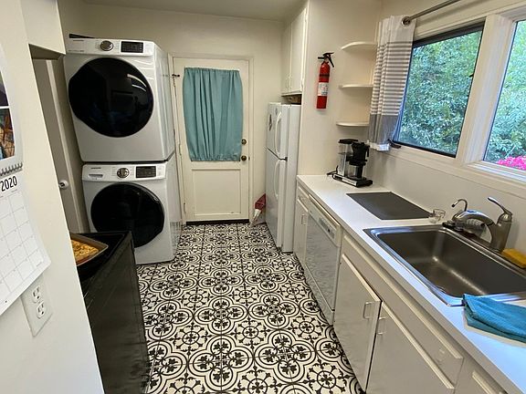 5th image of 2220 Conway Dr