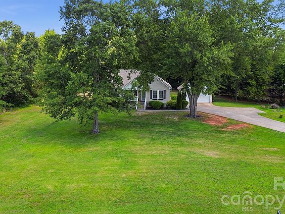 4th image of 335 Providence Rd