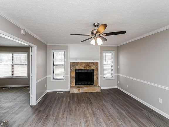 4th image of 4050 Evelyn Dr