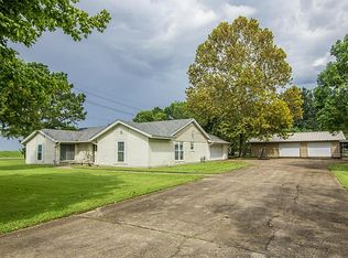 818 Holly Dr, Highlands, TX 77562