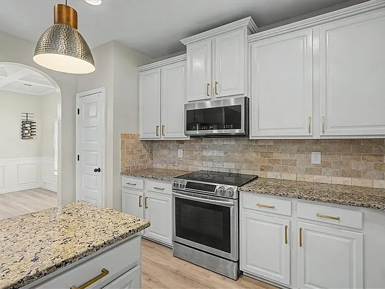 8757 Danley Dr — Photo 6
