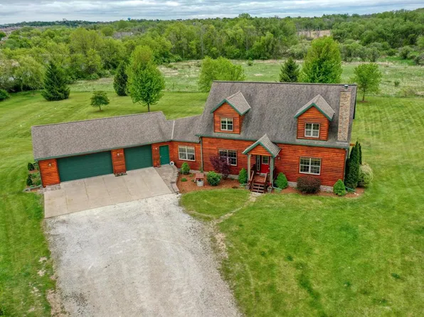 N43W25019 Lindsay ROAD, Pewaukee, WI 53072