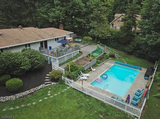 92 Walnut Valley Rd, Columbia, NJ 07832