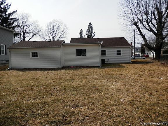 5th image of 573 Lawrence Ave