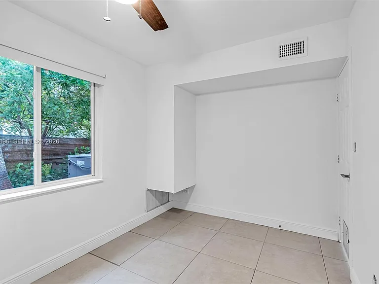 1580 NE 139th St — Photo 17