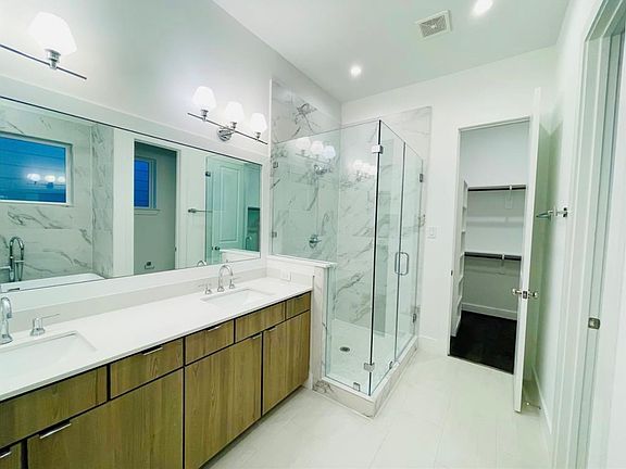 4th image of 5855 Dolores St #1
