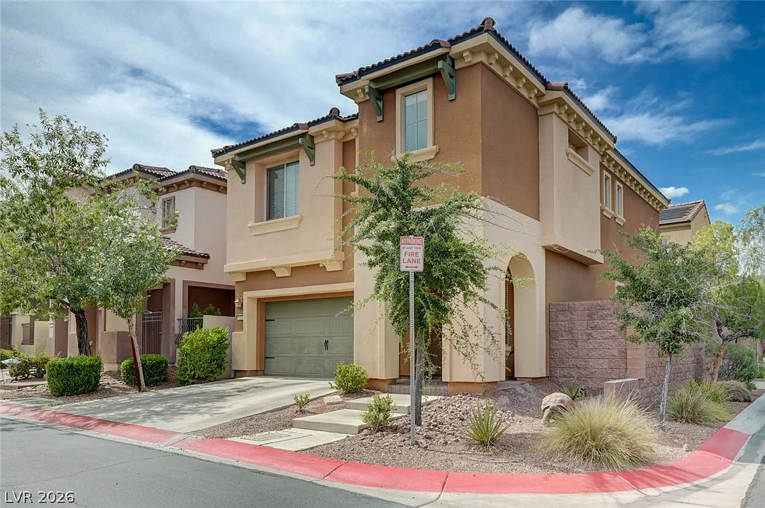 3 bed, 2.5 bath, 1751 sqft, $2,395 — Photo 2