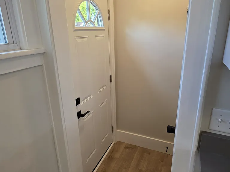 1409 E Samuel Ave — Photo 9