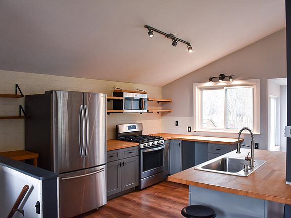 5th image of 643 Roseland Dr