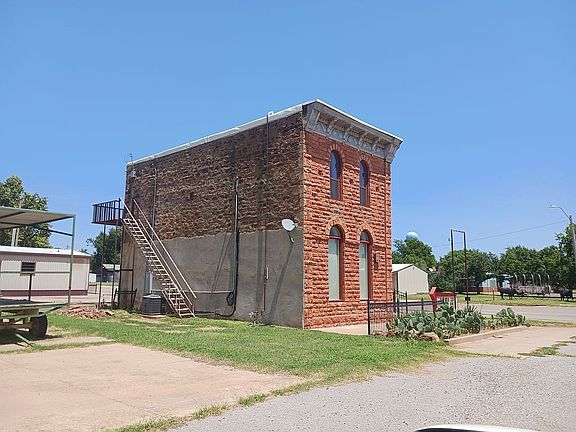 3rd image of 106 N Main