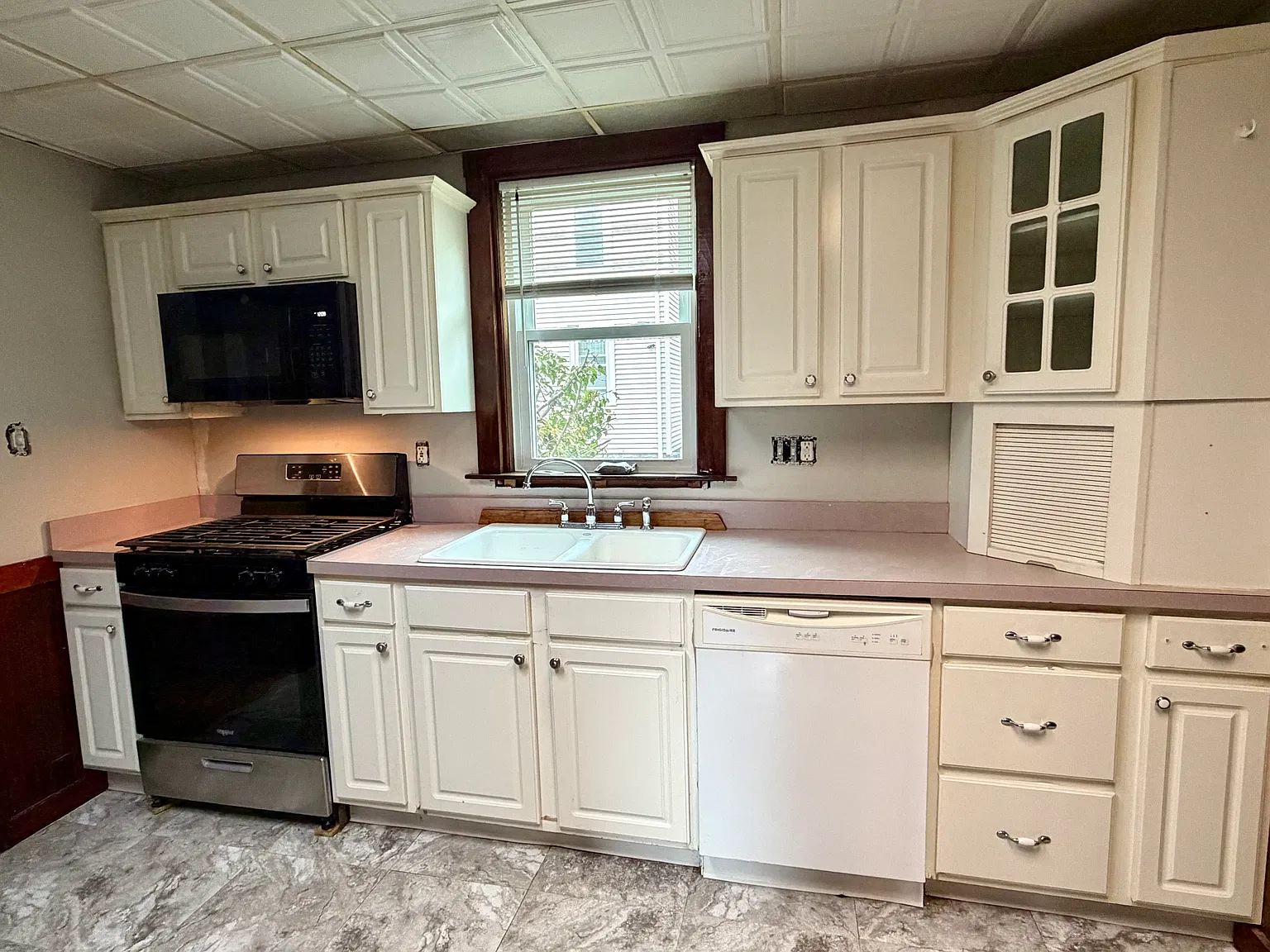 2 bed, 800 sqft, $2,700 — Photo 2