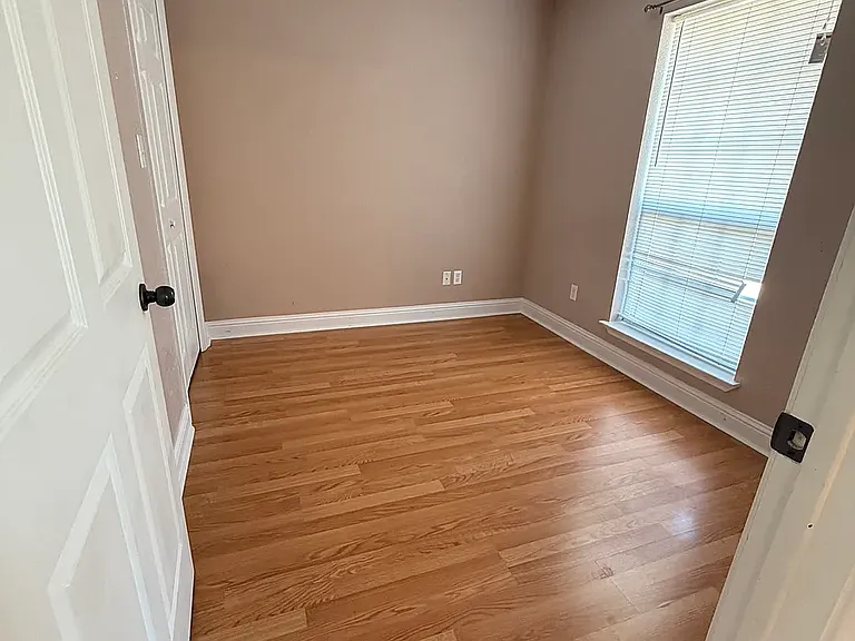 1002 Helena Ave — Photo 2