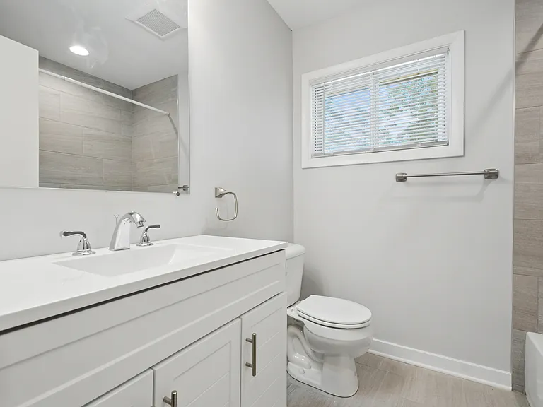 Full bath on 2nd floor