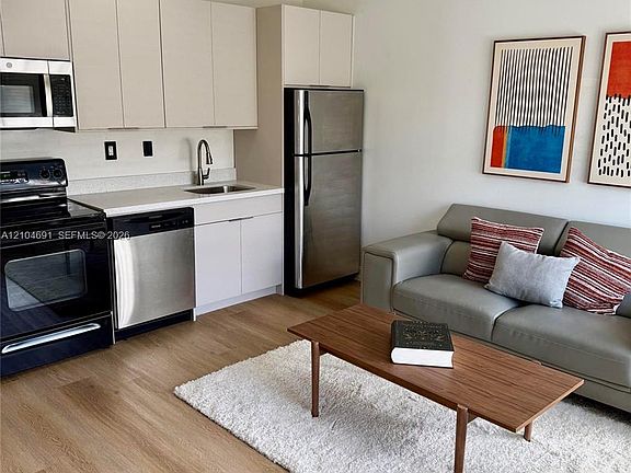 2nd image of 611 11th St APT 105