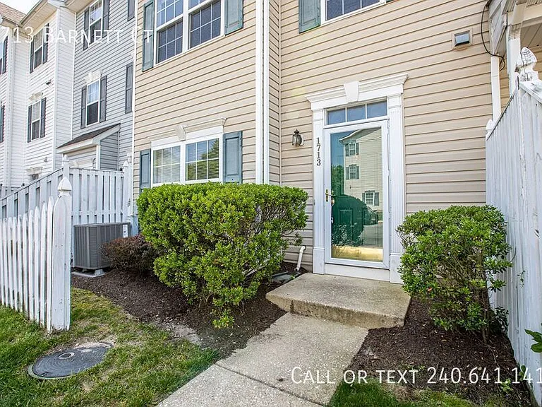 1713 Barnett Ct — Photo 3