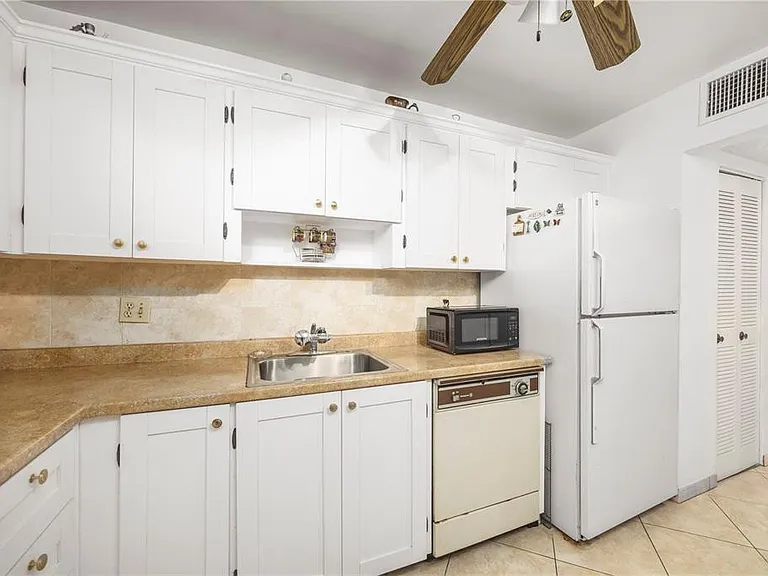 3990 NW 42nd Ave #311 — Photo 5