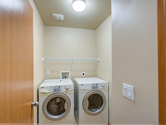 Washer/Dryer on site