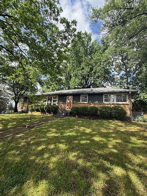 2nd image of 801 Potter Ln