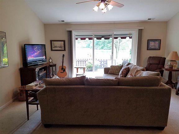 3rd image of 4001 N Lakeside Dr