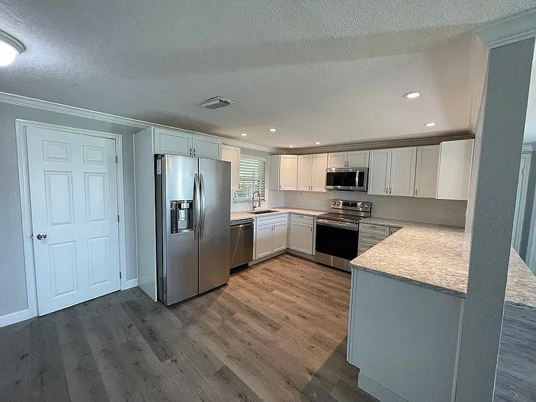 13610 Britton Dr — Photo 5
