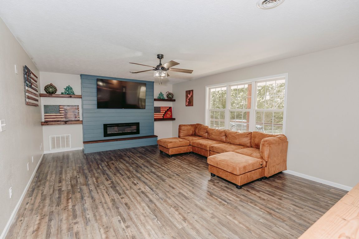 13975 Creasy Dr, Dixon, MO 65459 | Zillow