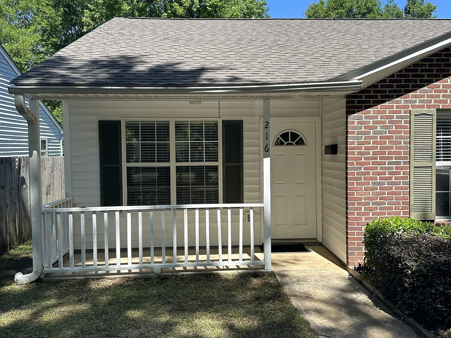 216 McFadden Street - 1 — Photo 3