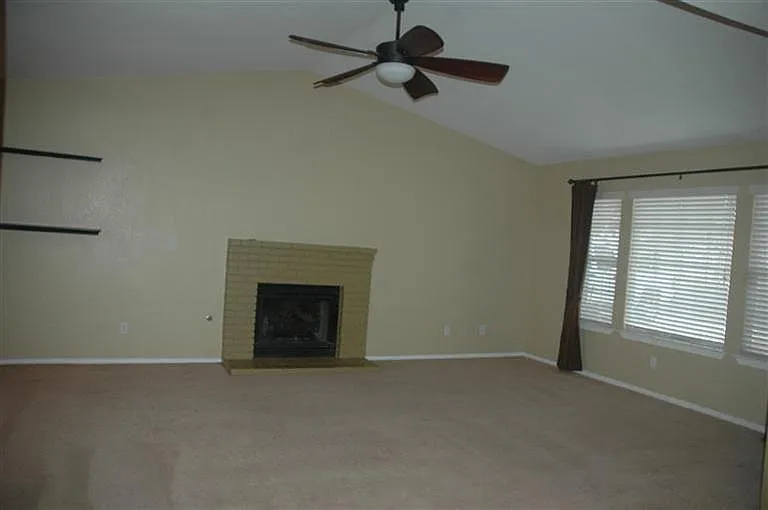 3 bed, 1454 sqft, $2,400 — Photo 2