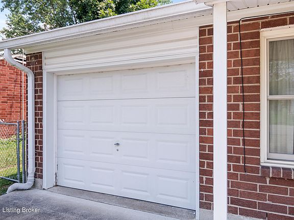 4th image of 714 Drummond Way