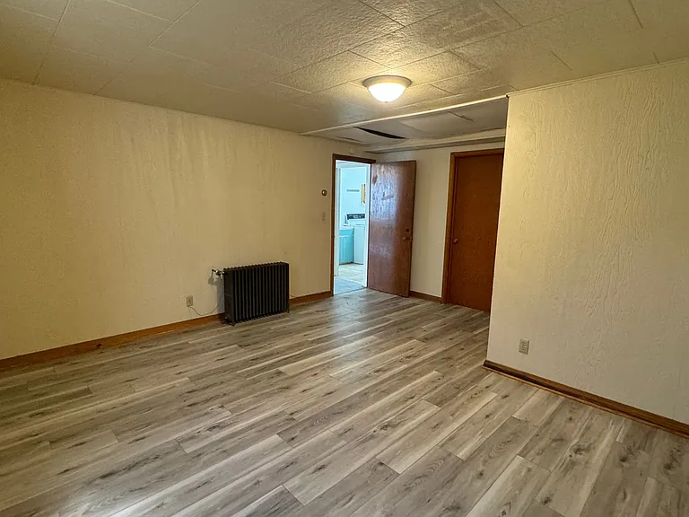 232 Hastings Ave — Photo 8