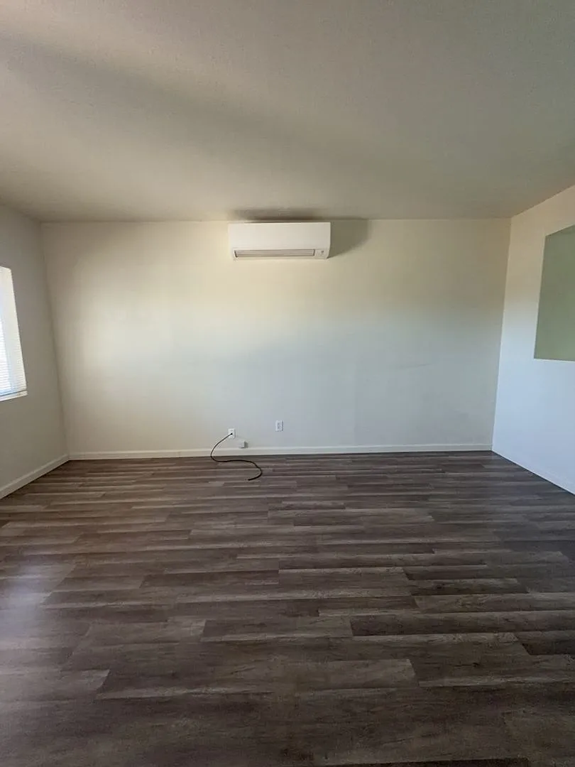 Lakeport 2 Bedroom 1 Bath Duplex — Photo 3