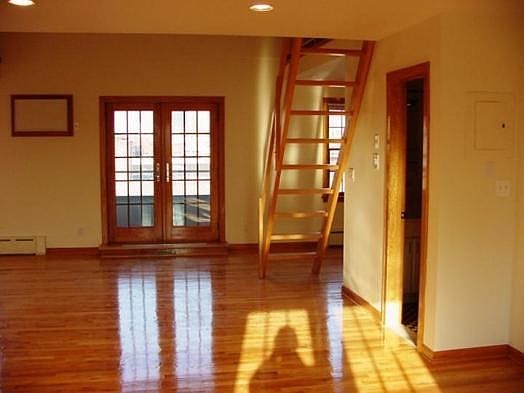 2nd image of 695 Lorimer St APT L4