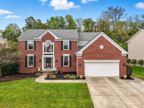 324 Troubadour Dr, Northfield, OH 44067