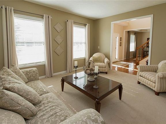 4th image of 33050 Saint James Trl