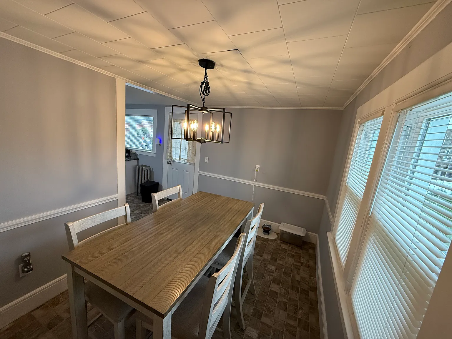 4 bed, $2,500 — Photo 2