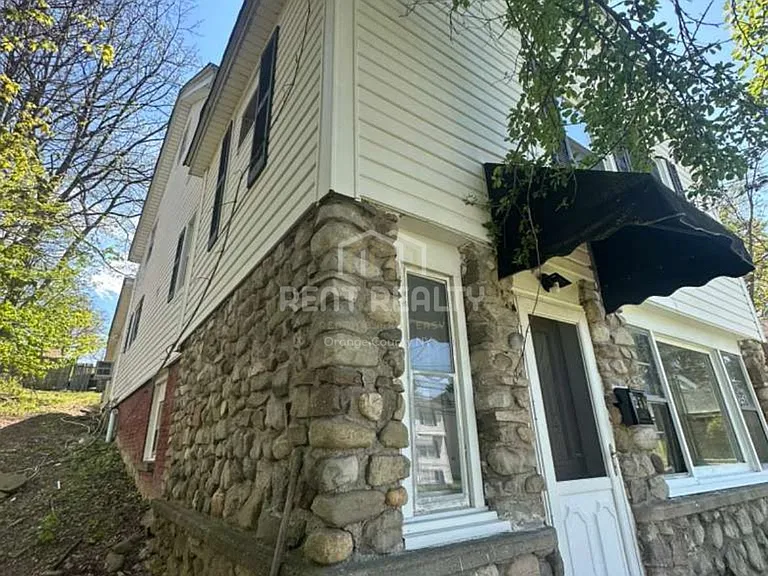 258 Elm St — Photo 3