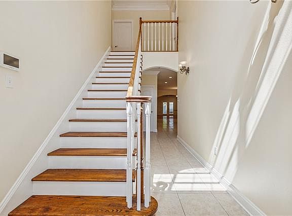 2nd image of 6588 Bellaire Dr