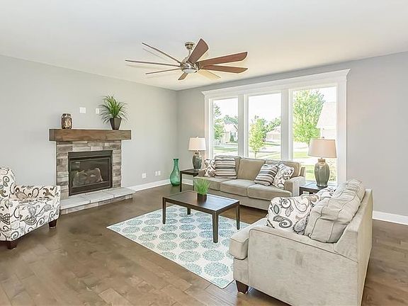 5th image of 300 SE Wood Ln