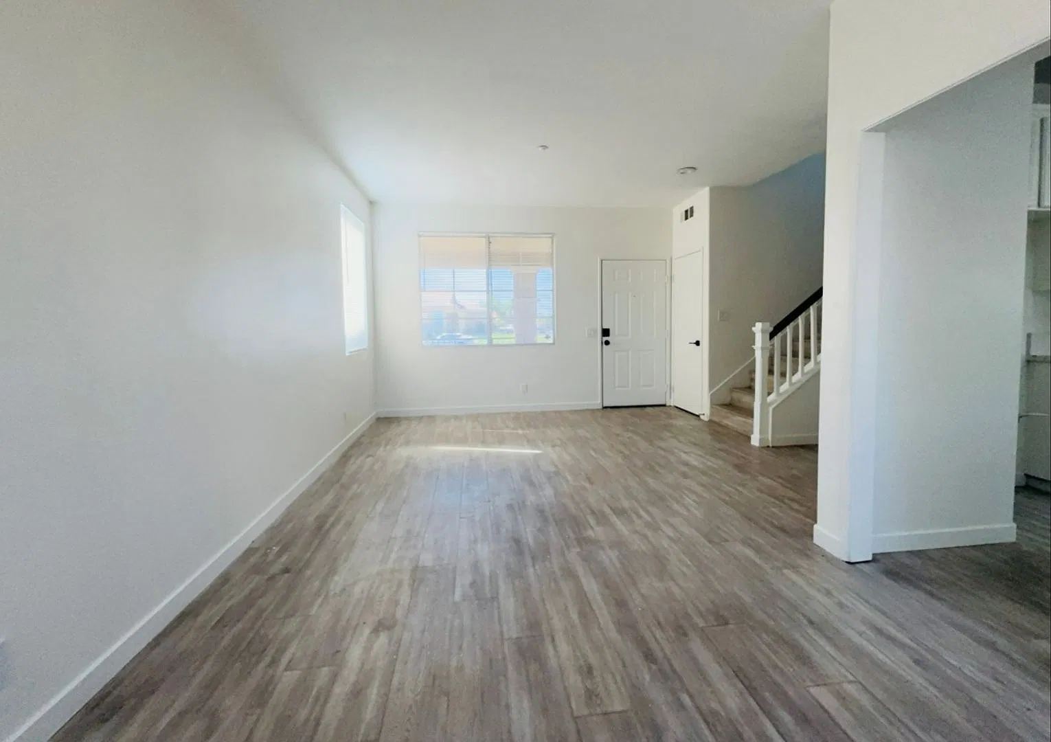 Beautiful Fontana Home Available Now!! — Photo 4