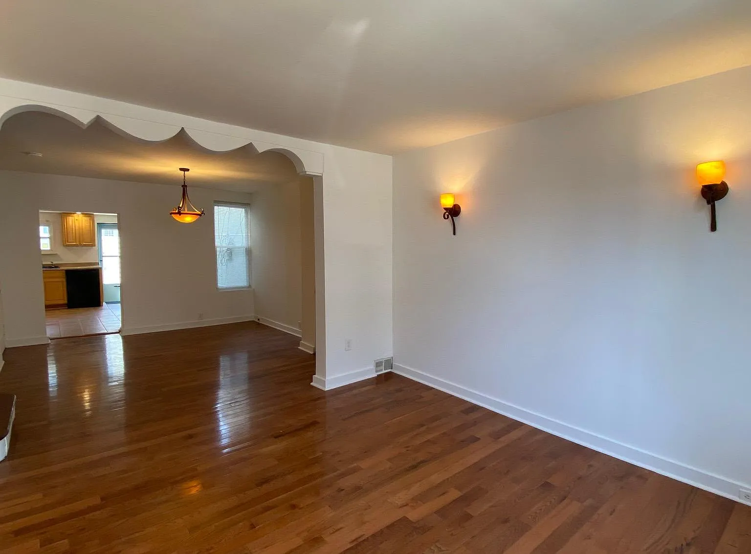 3 bed, 1.5 bath, 1366 sqft, $1,795 — Photo 3