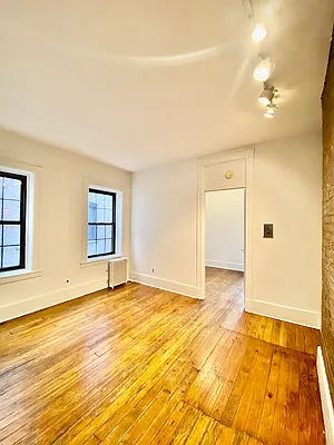 Rented by CMV Realty Inc. | media 6