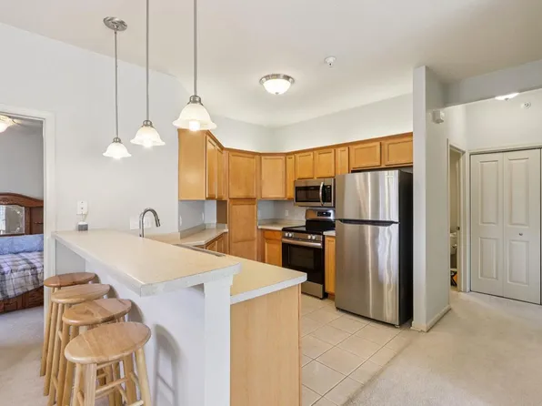 9405 South Cobblestone WAY #A, Franklin, WI 53132